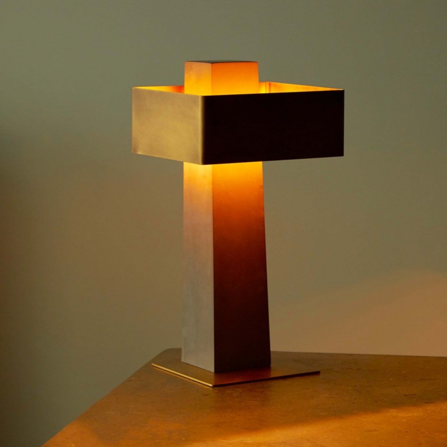 IOTA - Table Lamp