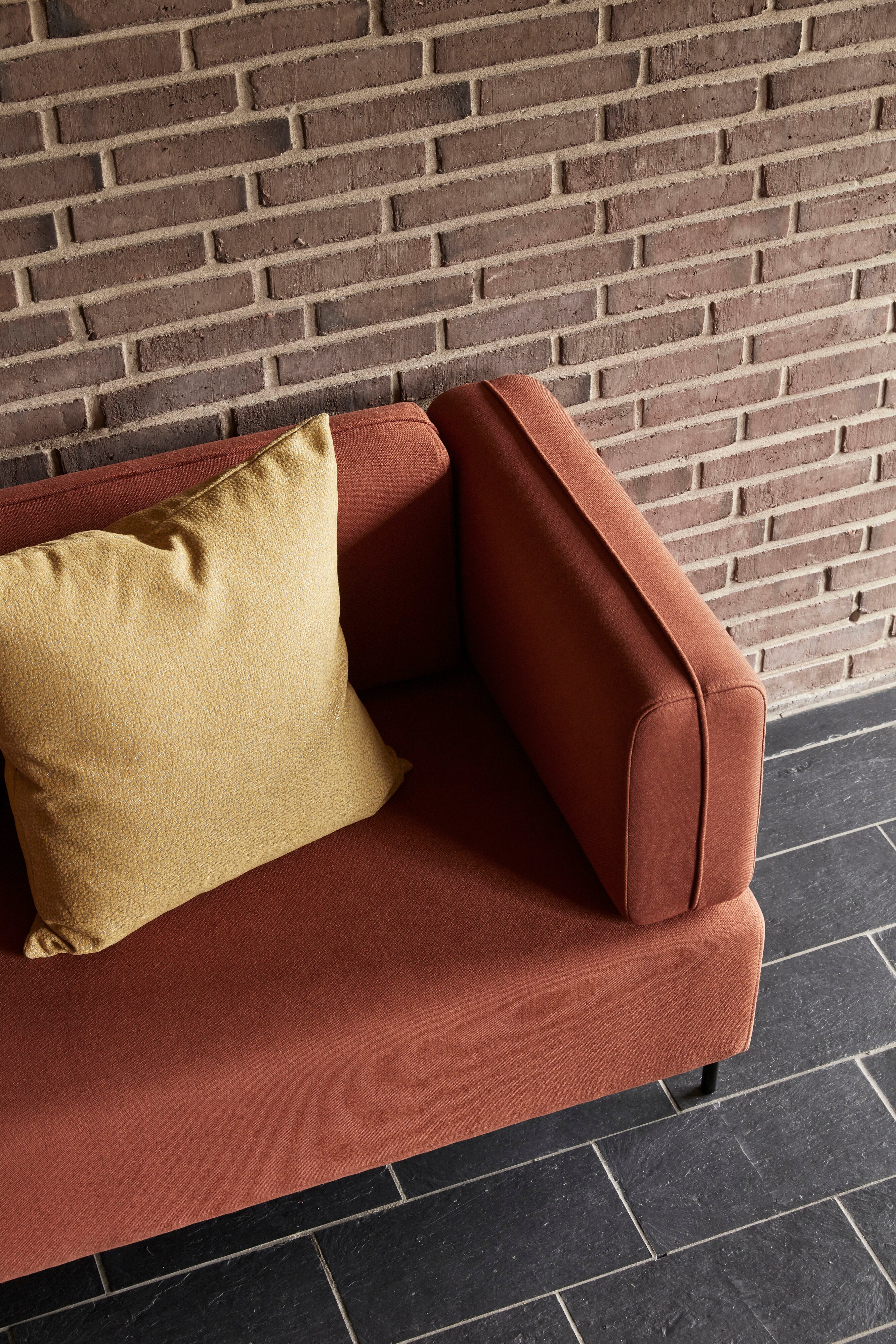 BLOCK MAROON - Sofa